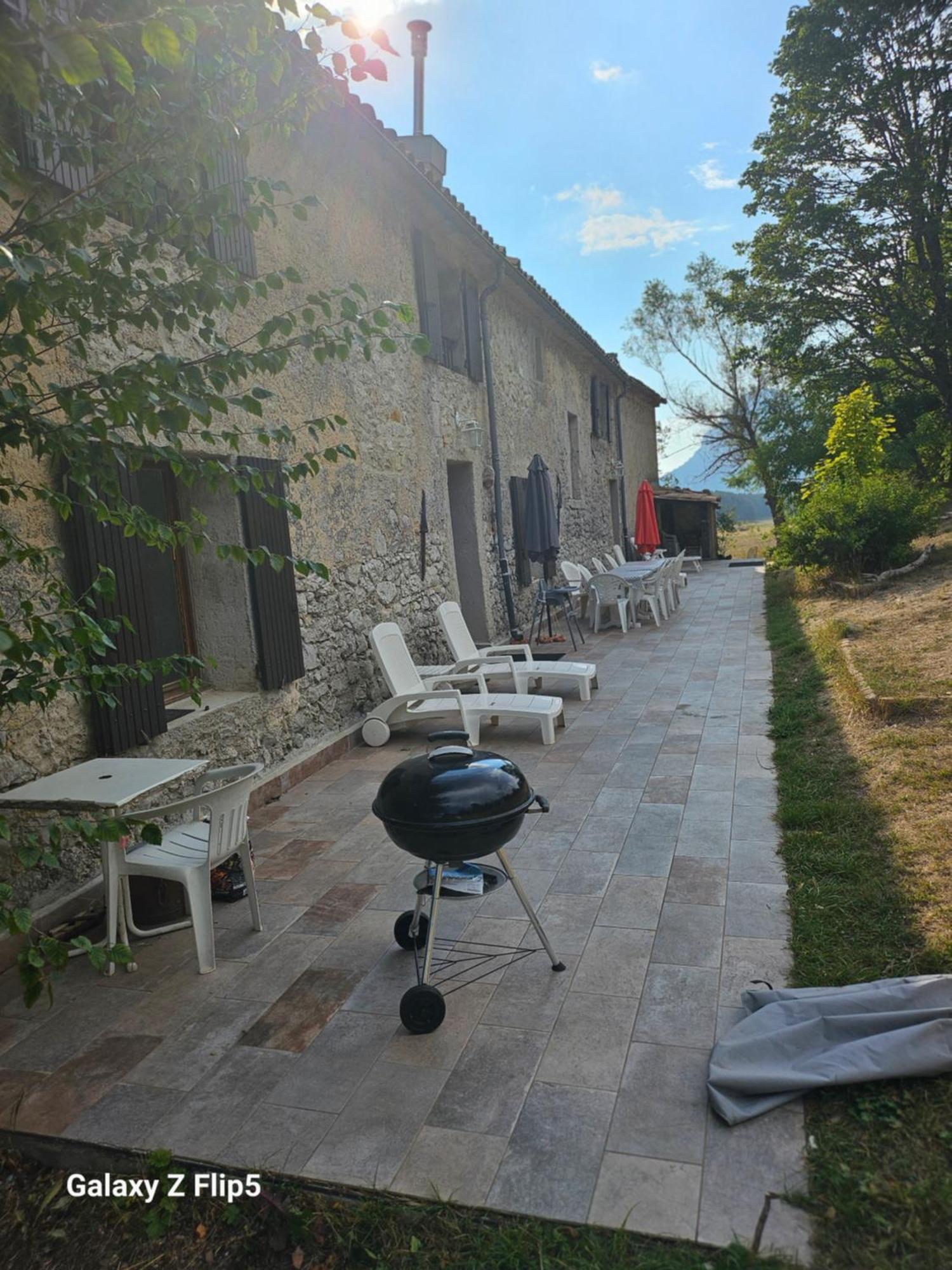 La Grande Maison Dans La Prairie Caille Exterior photo
